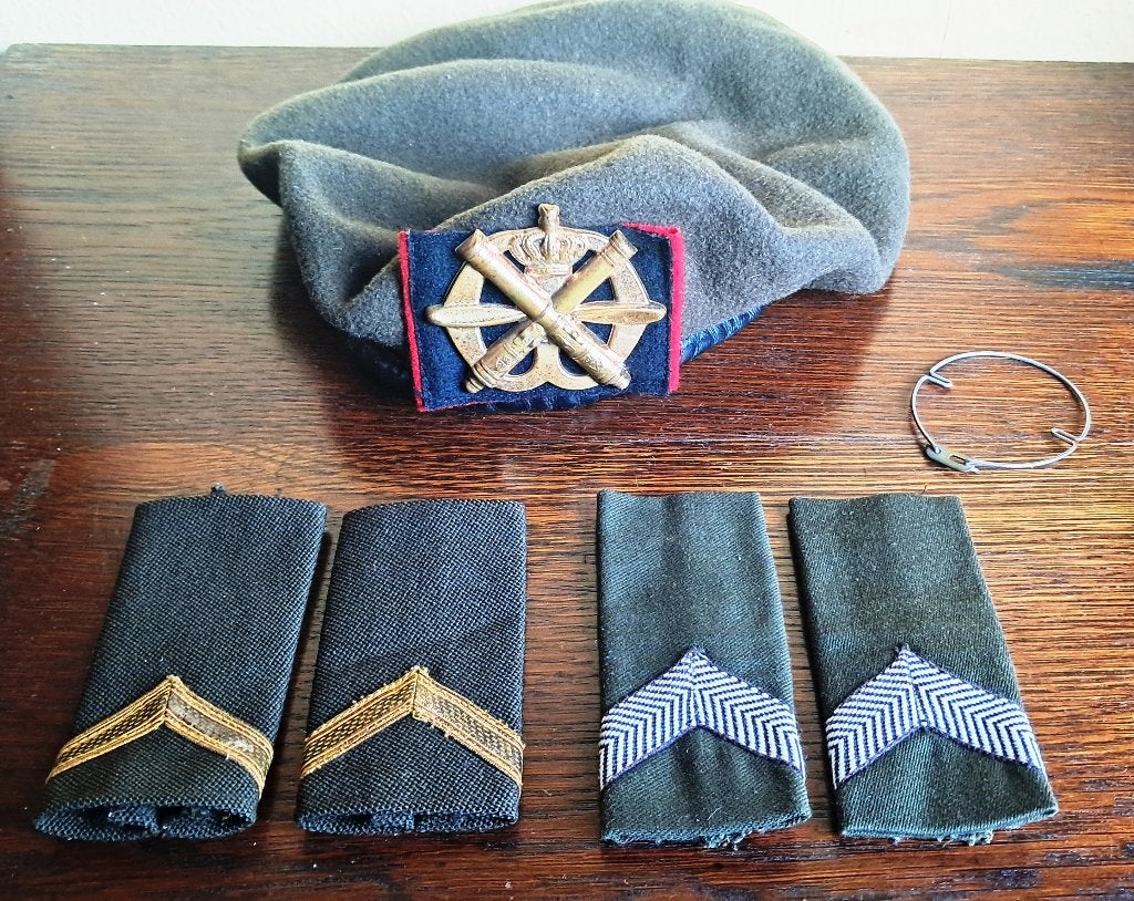 baret landmacht luchtdoelartillerie korporaal strepen, Ophalen of Verzenden, Landmacht, Nederland, Helm of Baret