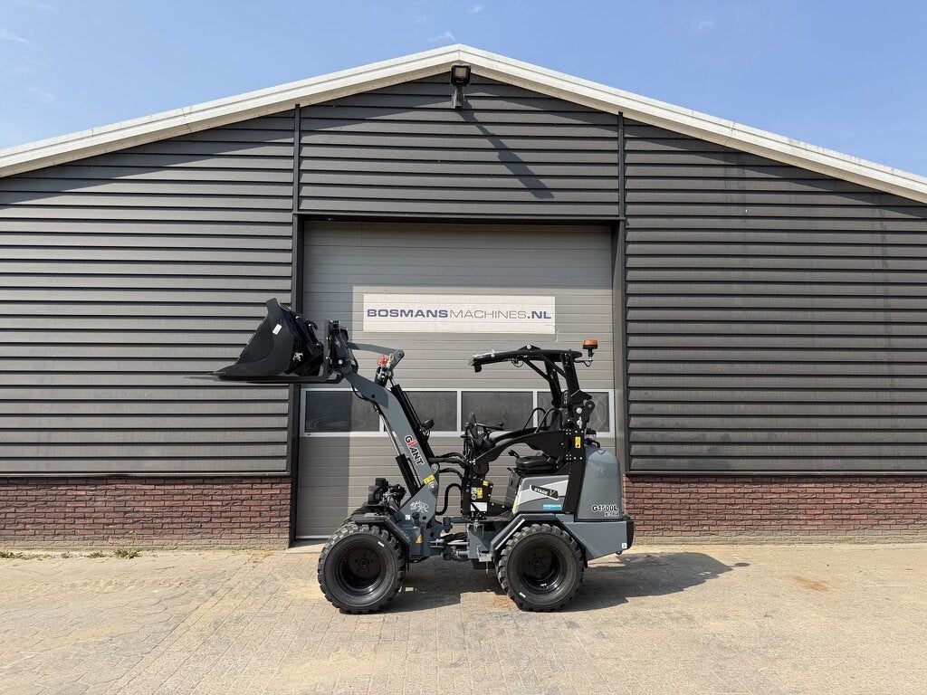 GIANT G1500L X-TRA minishovel NIEUW giekvering €625 LEASE, Tobroco, Info@tobroco.nl, Sprendlingenstraat 57
5061 KM  Oisterwijk