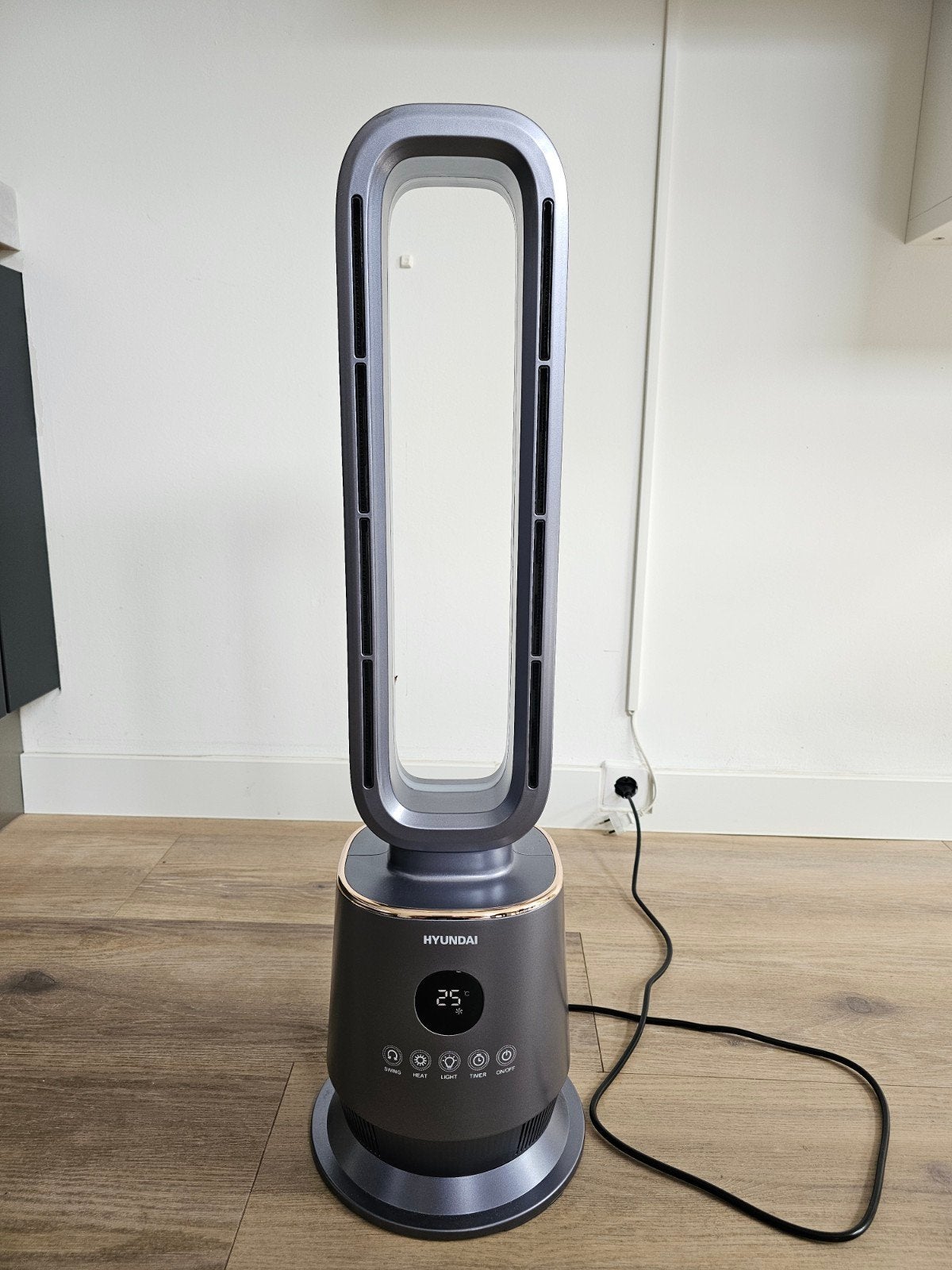 Hyundai Electronics – Bladeless ventilator Premium, Ophalen, Ventilator met afstandsbediening, Zo goed als nieuw, Torenventilator