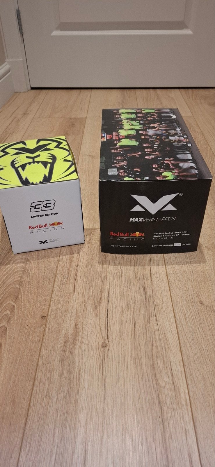 Verstappen 1:18 styrian&Austrian GP & Helm Schaalmodel, Ophalen, Nieuw, Formule 1
