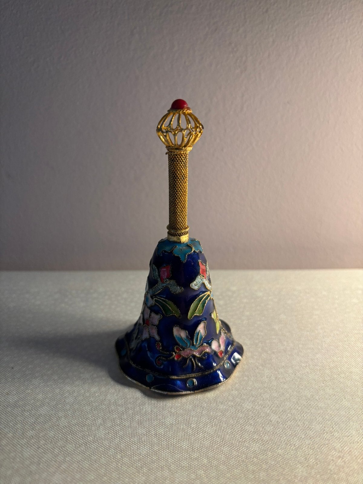 Vintage cloisonné belletje, Antiek en Kunst, Antiek | Koper en Brons, Verzenden, Koper