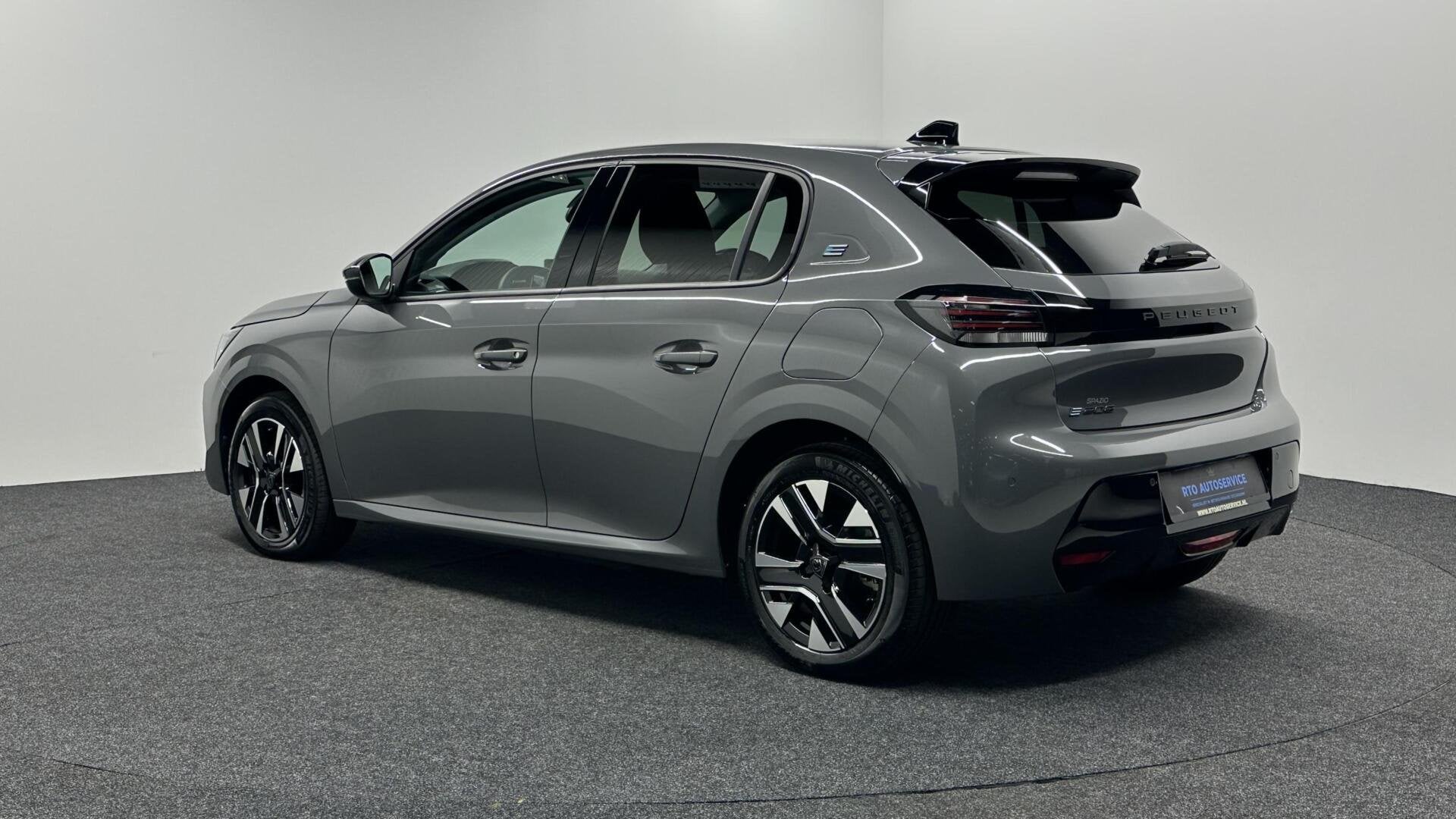 Peugeot e-208 EV Allure 50 kWh |3 Fase|LM|100kw|LED|1513km!|, Auto's, 136 pk, Gebruikt, Zwart, Met garantie (alle)