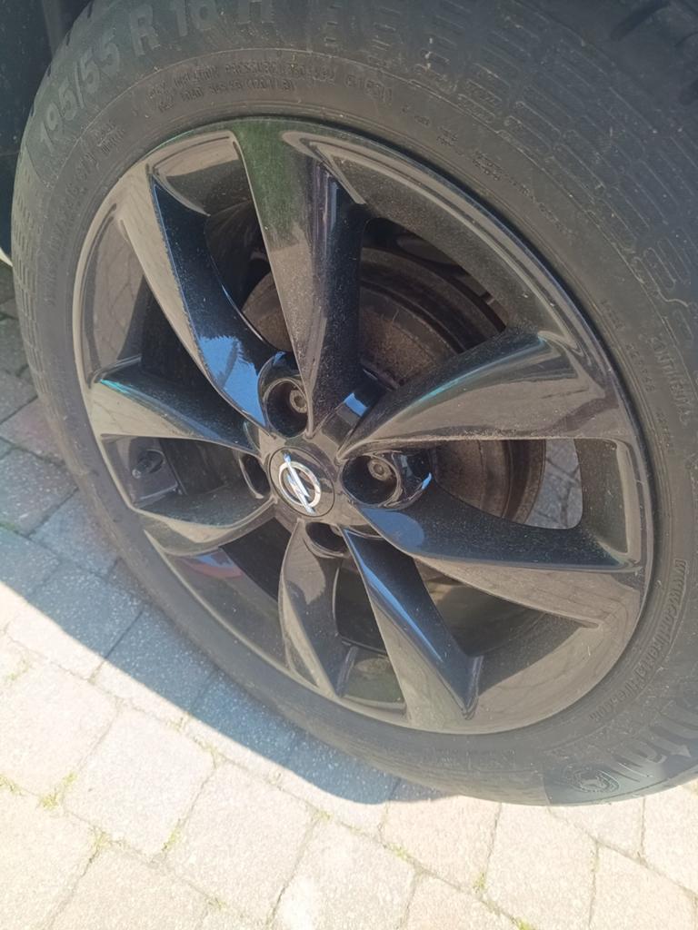 Zomerbanden met velgen 195/55 R16 - Opel black edition, Gebruikt, 16 inch, Banden en Velgen, Ophalen of Verzenden