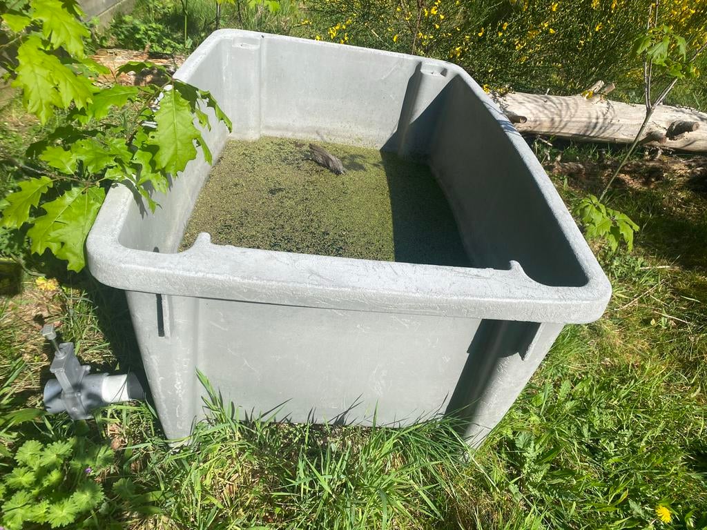 Grijze kunststof bak met overloop - Ideaal voor vijver/plant, Tuin en Terras, Vijvers, Ophalen of Verzenden, Gebruikt