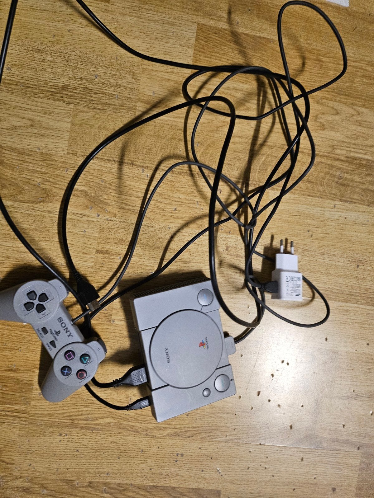 Sony  Mini PlayStation Classic met controller en accessoires, Ophalen of Verzenden, Zo goed als nieuw, Met 1 controller