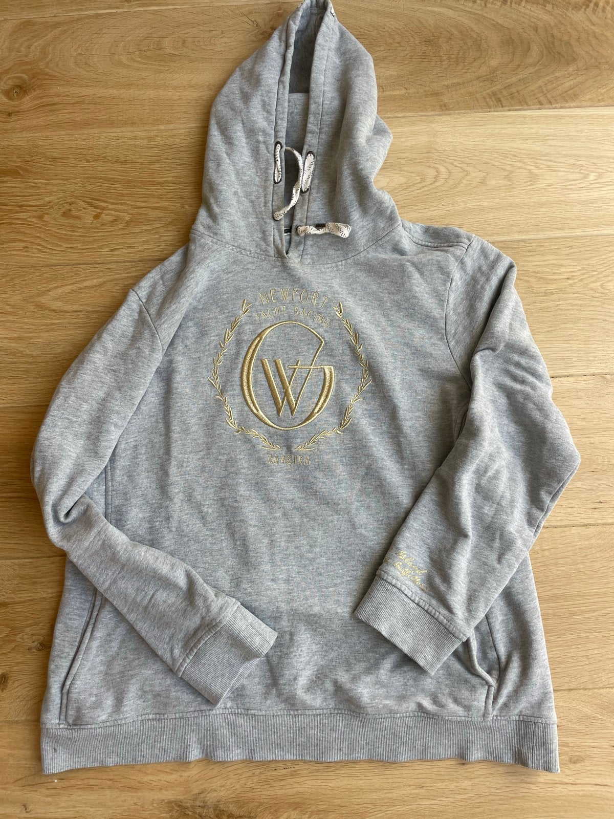 Grijze hoodie met gouden opdruk - Gaastra - Maat M, Ophalen of Verzenden, Gedragen, Maat 38/40 (M), Grijs