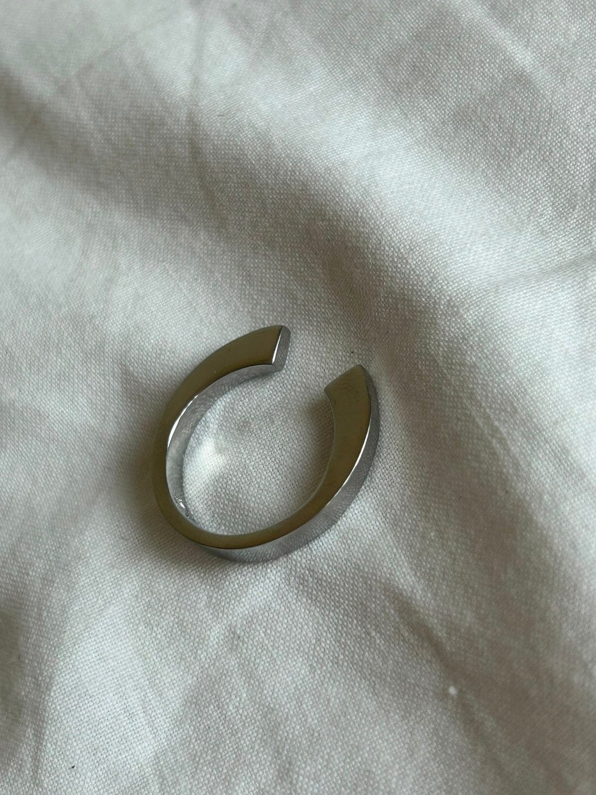 Stijlvolle Bandhu zilverkleurige ring, maat 17, Overige materialen, Ophalen of Verzenden, Zo goed als nieuw, 17 tot 18