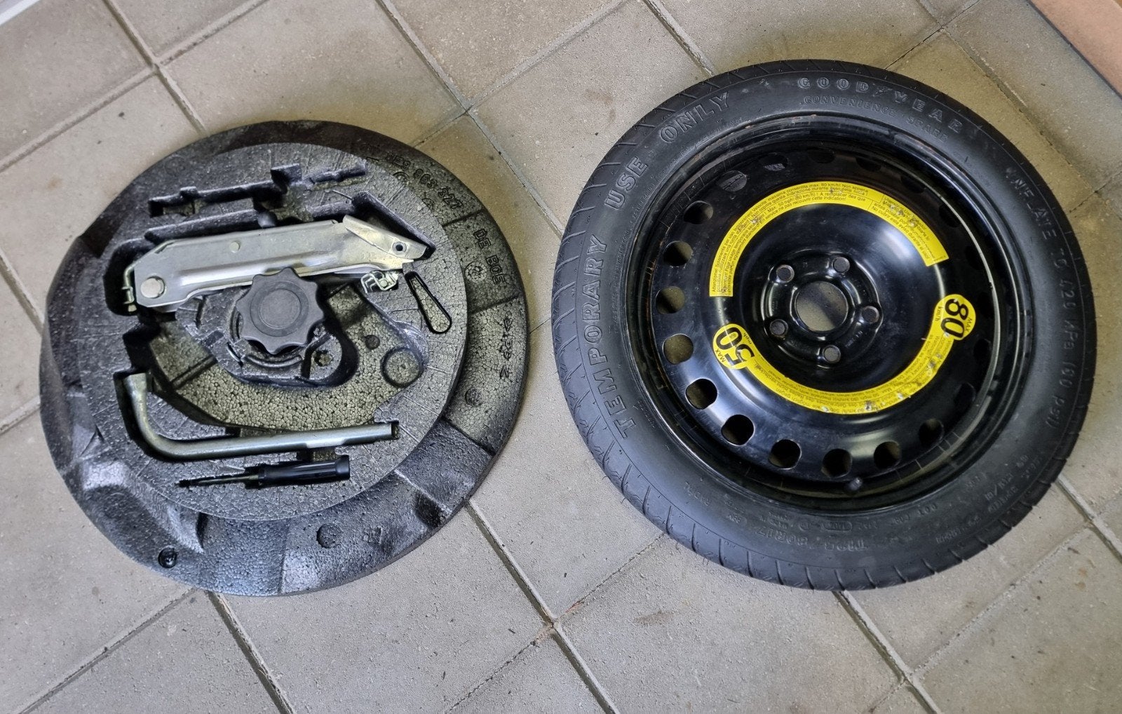 Origineel audi reserve wiel thuiskomer krikset, Auto-onderdelen, Banden en Velgen, Gebruikt, Banden en Velgen, 17 inch, Ophalen of Verzenden