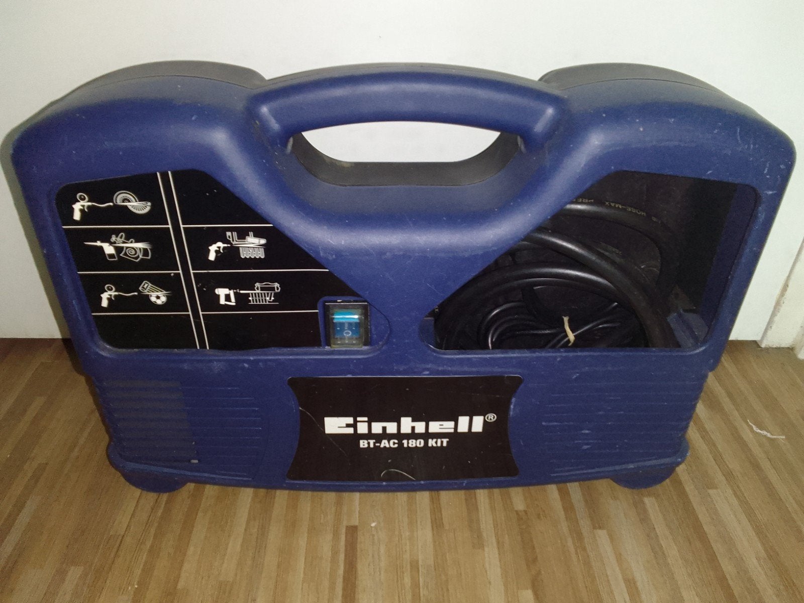 Draagbare lucht compressor in goede staat, Doe-het-zelf en Verbouw, Compressors, Ophalen, 6 tot 10 bar, Zo goed als nieuw, Minder dan 200 liter/min