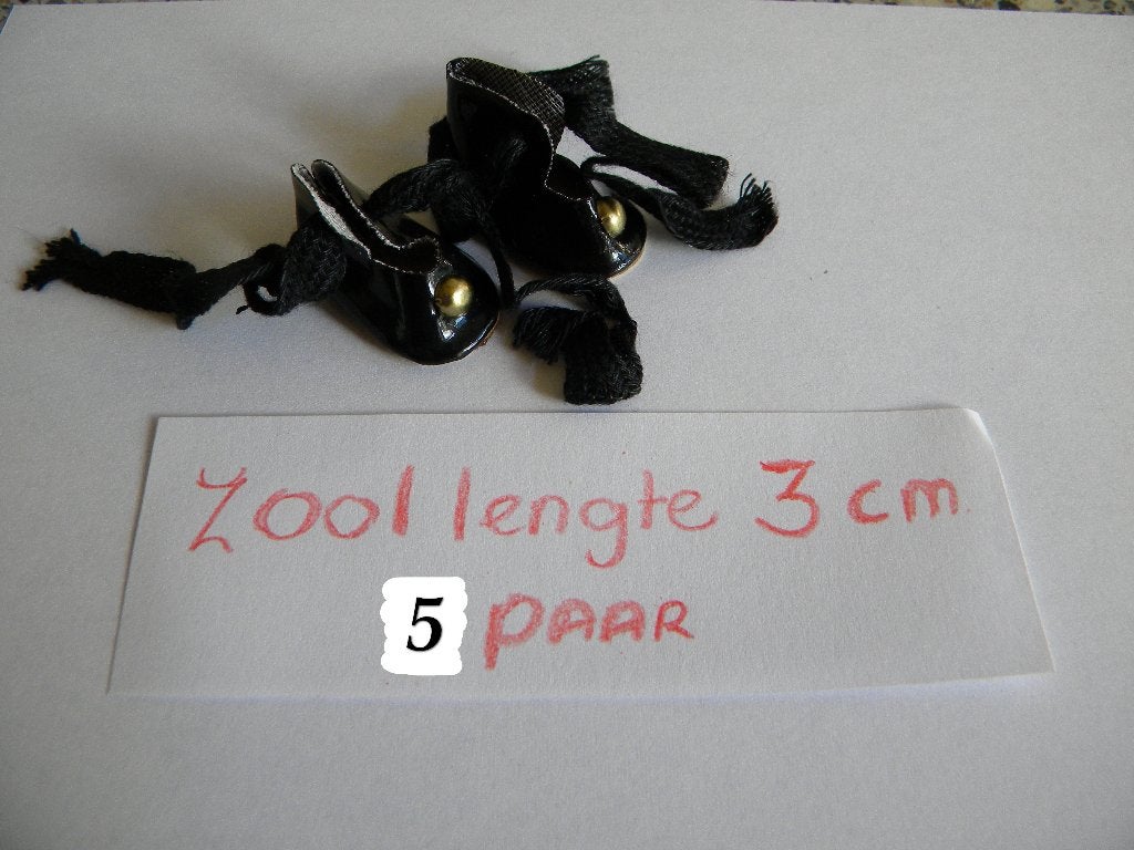 POPPENSCHOENTJES VOOR KLEINE POPPEN, Ophalen of Verzenden, Zo goed als nieuw, Kleertjes