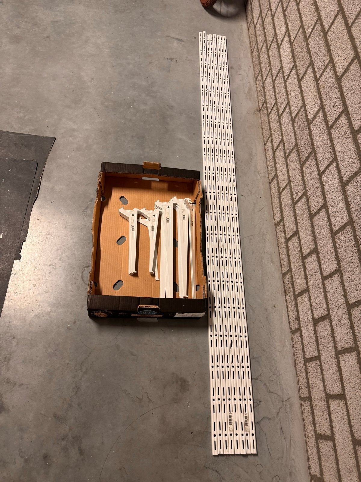 Wandrailsysteem met dragers - 8x rail 200cm, 40x drager, Ophalen, Zo goed als nieuw, Metaal, Overige typen