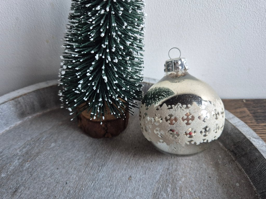 Vintage kerstbal zilver met witte rand 606, *, Gebruikt, *, Ophalen of Verzenden