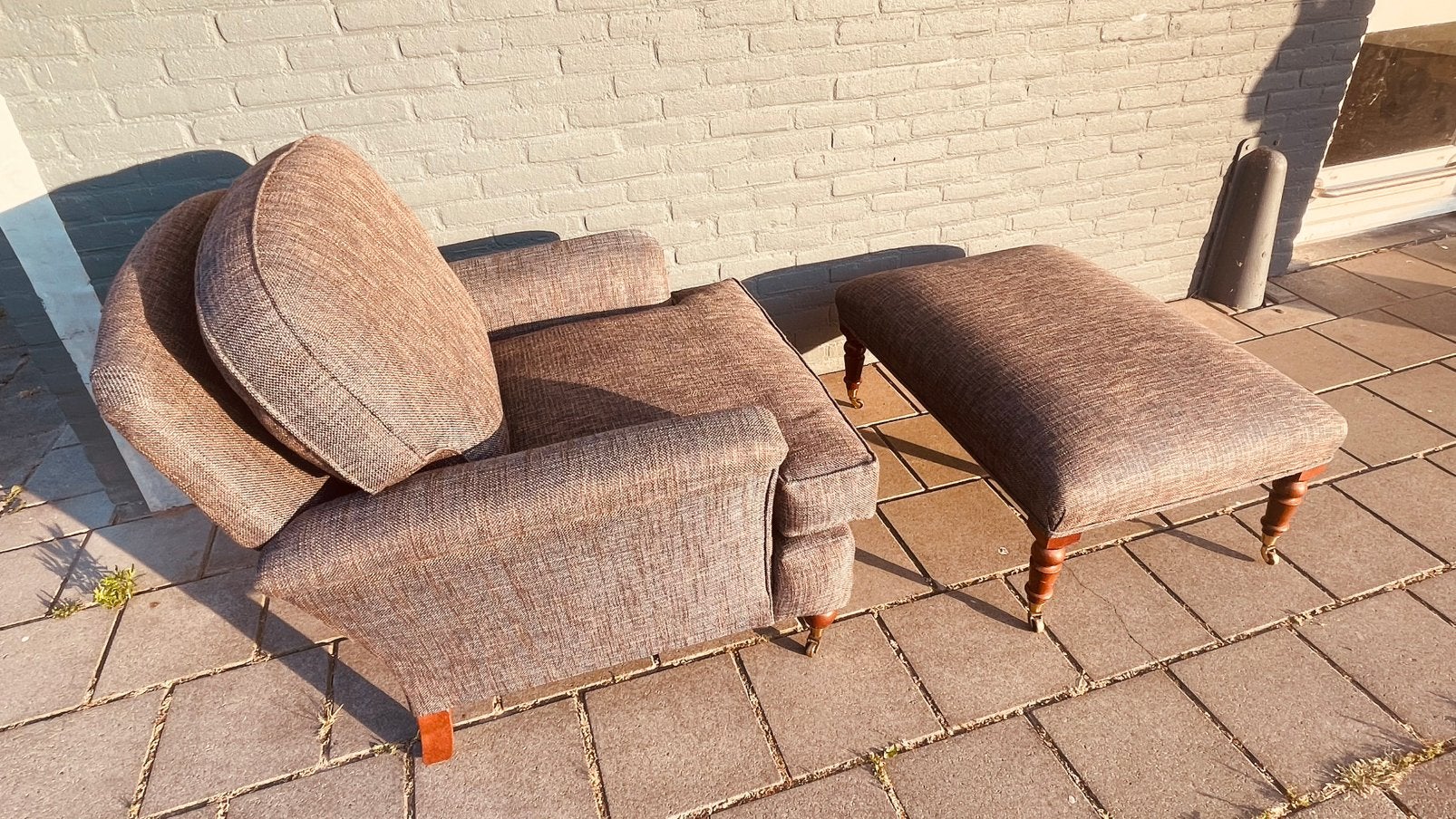 Landelijke brocante hocker met een bijpassende fauteuil., Ophalen