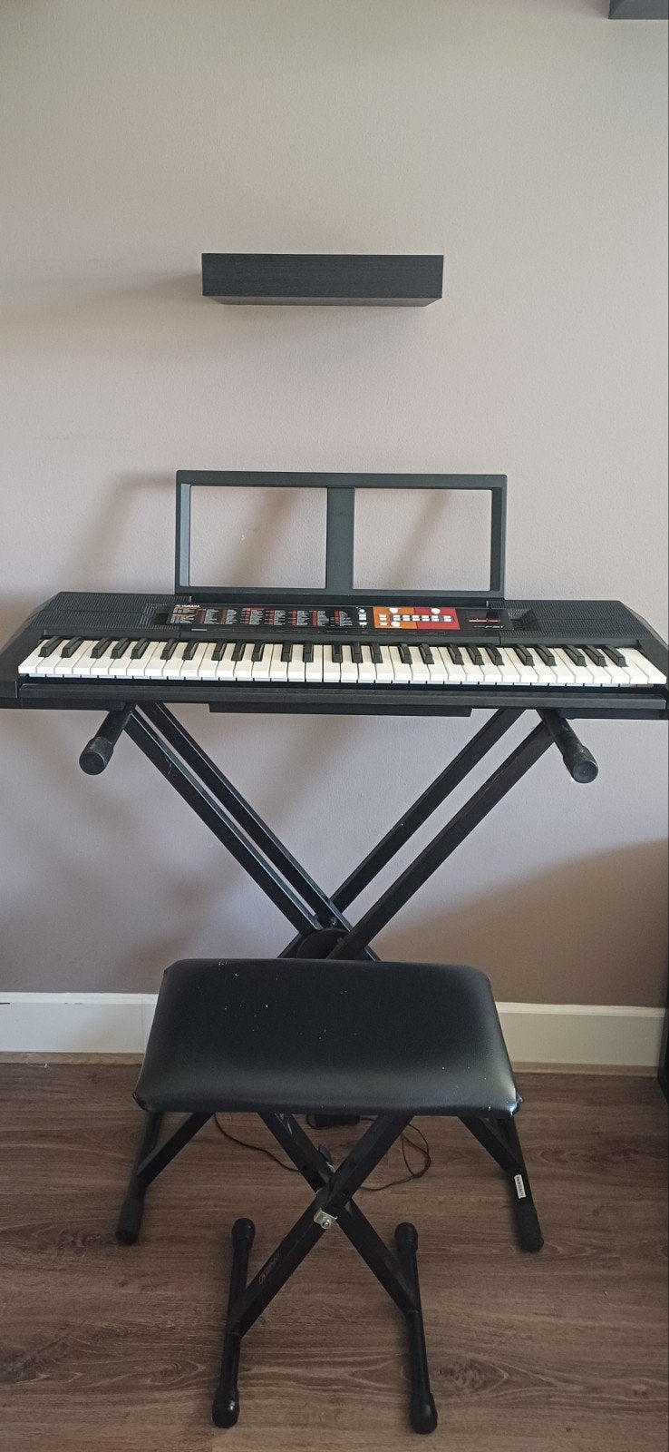 Keyboard Yamaha PSR F51 inclusief standaard en stoel., Ophalen, Zo goed als nieuw, 61 toetsen, Yamaha