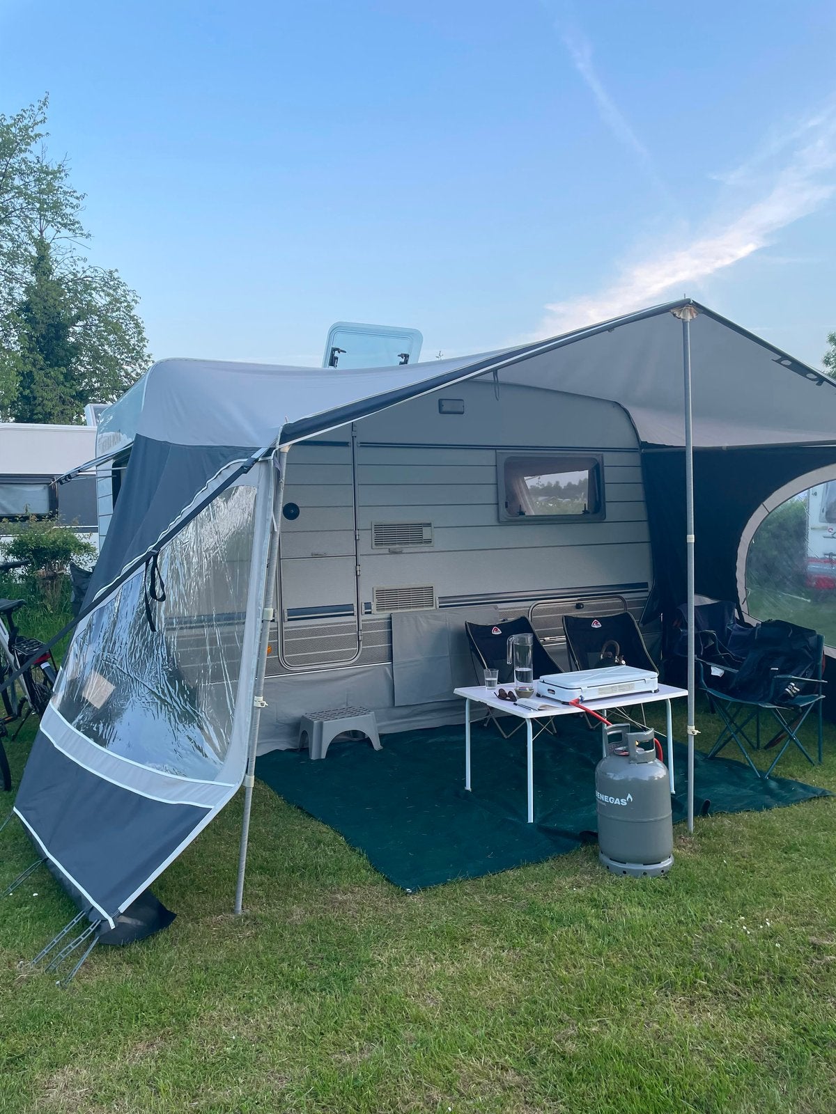 Caravan Eriba Nova 392A, Rondzit, Schokbreker, 750 - 1000 kg, Particulier