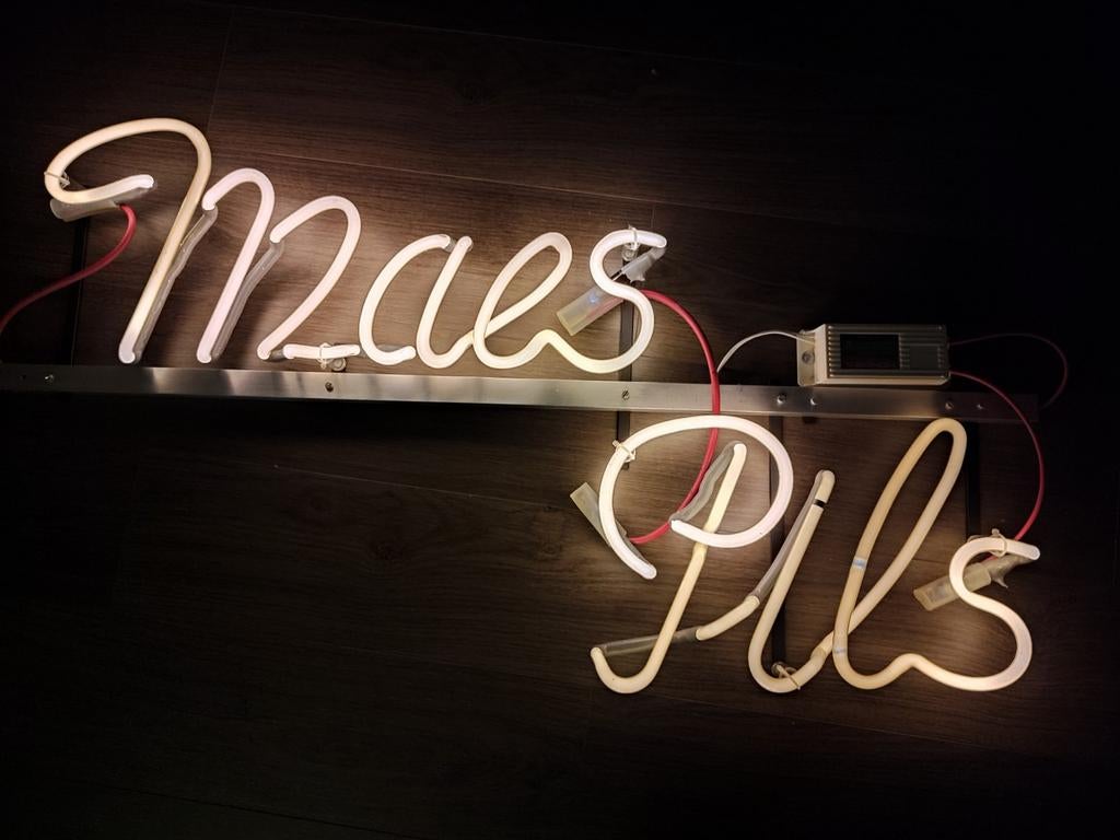 Maes Pils Neon origineel met restauratie door vorigeigenaar, Ophalen, Lichtbak of (neon) lamp