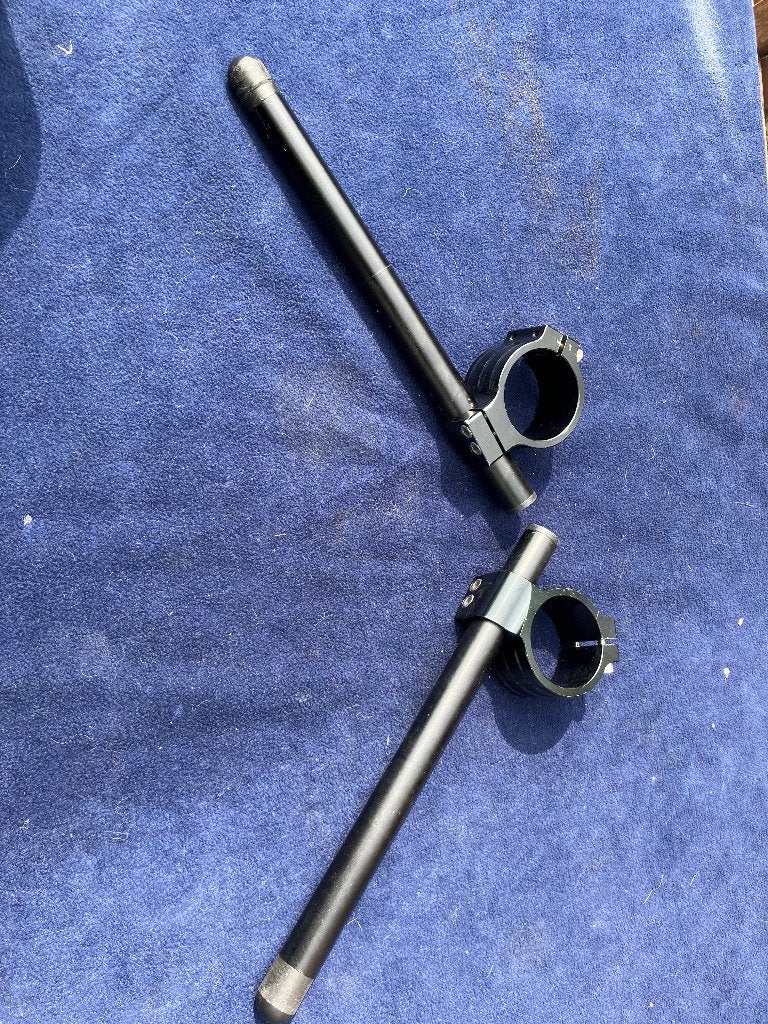 Set zwarte clip-ons 54mm binnenpoten, Motoren, Ophalen of Verzenden, Gebruikt
