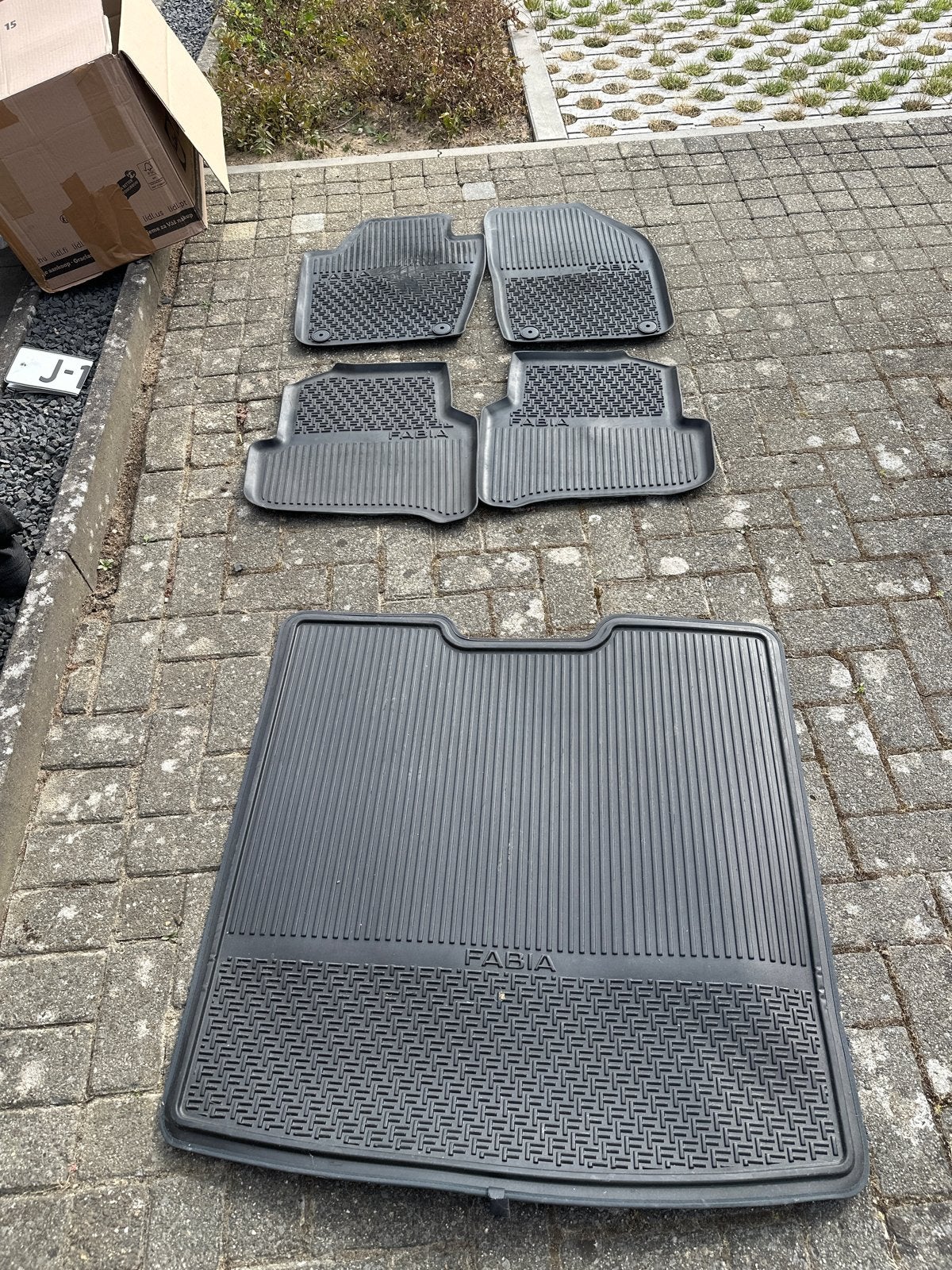 Skoda Fabia Combi rubberen mattenset + kofferbakmat 2020, Ophalen, Gebruikt