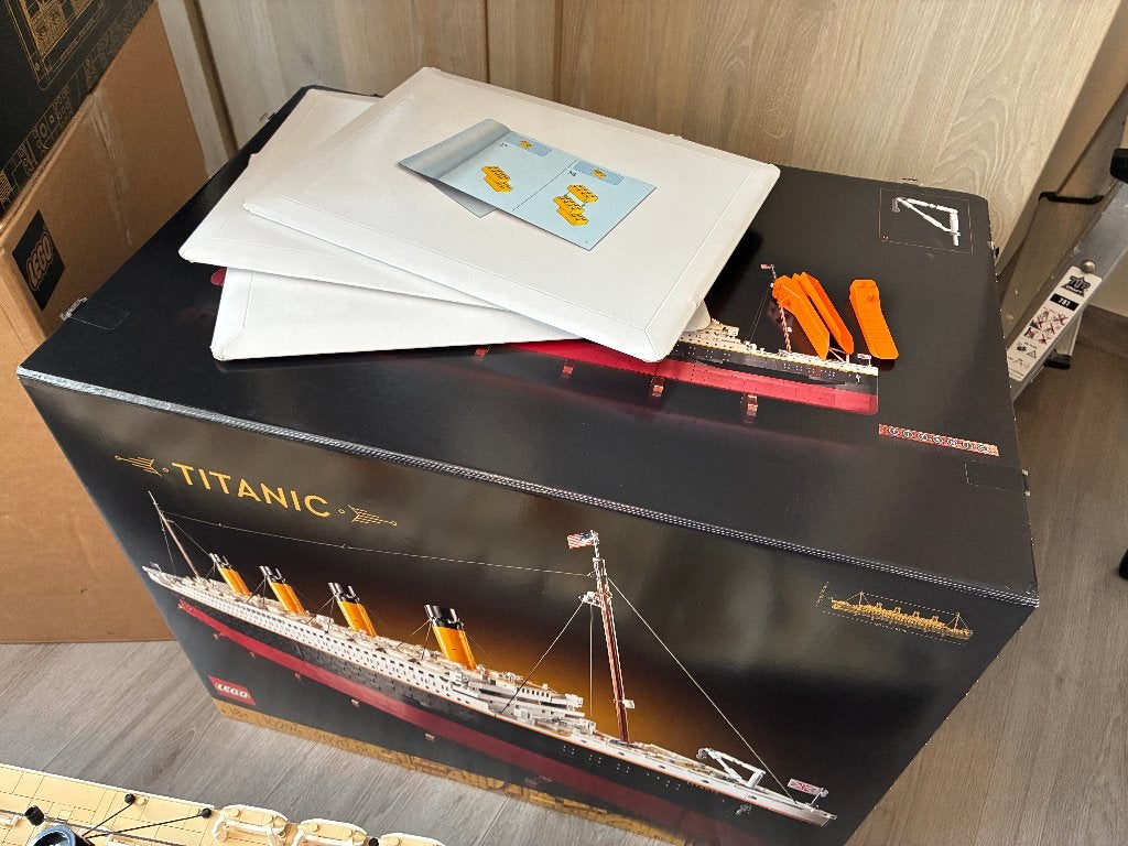 Foto 11 van Lego 10294 Sculptures Titanic met doos
