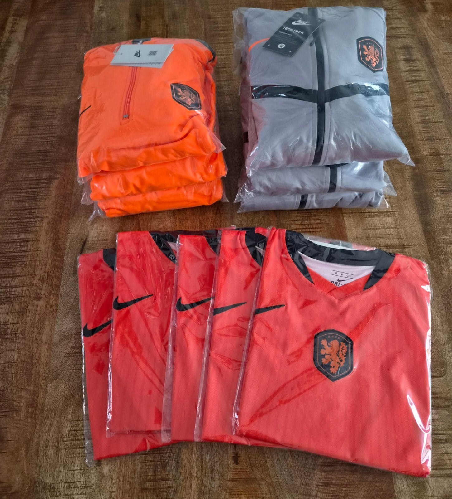 Restpartij: Oranje/Grijze Trainingspakken & Oranje T-shirts, Verzenden, Nieuw, Set