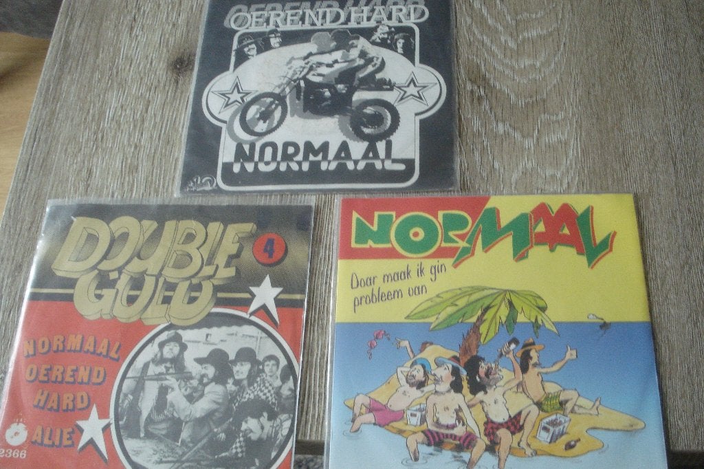 NORMAAL 3 X OP  SINGLE, 7 inch, Ophalen of Verzenden, Zo goed als nieuw, Beschermende buitenhoes