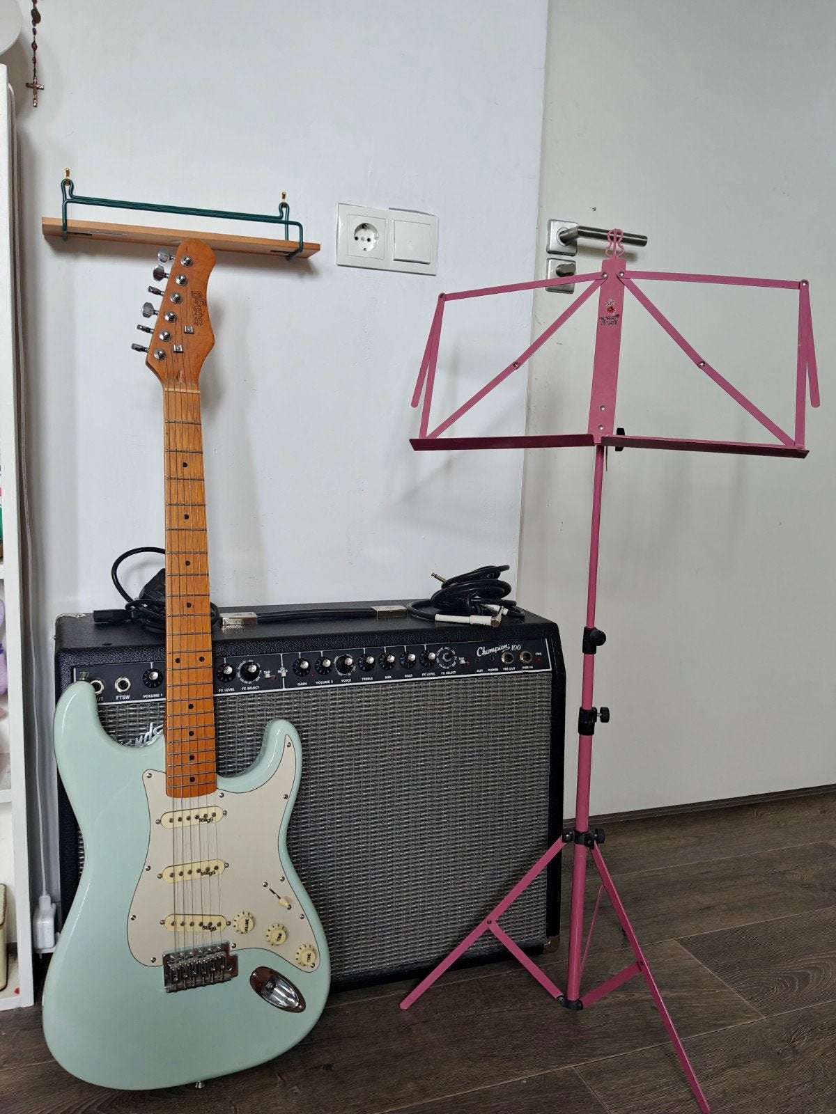Stagg elektrische gitaar met Fender Champion 100 versterker, Ophalen, Gebruikt, Solid body, Fender
