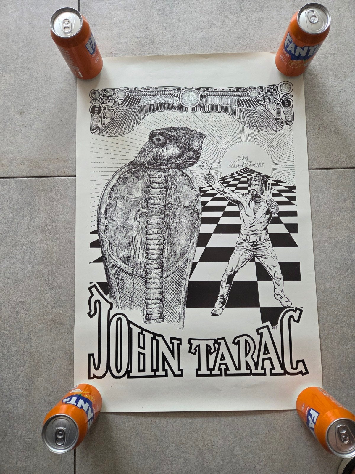 Poster John Tarac - by Albert Survie, Ophalen, Rechthoekig Staand, Deurposter of groter, Zo goed als nieuw