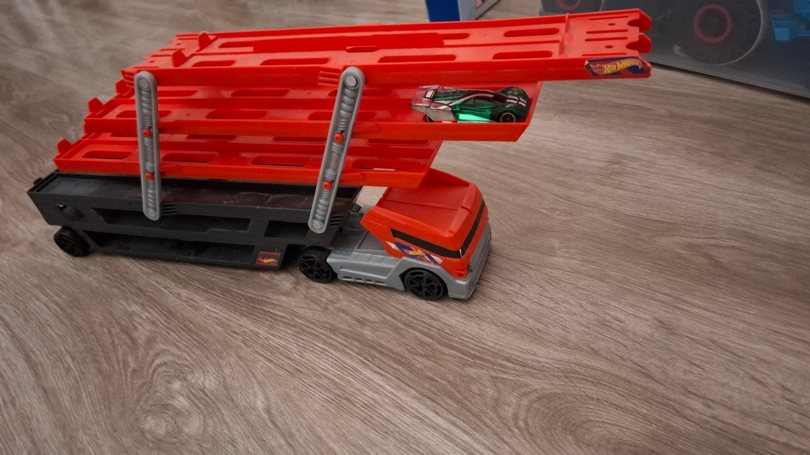 Hot Wheels Mega Transporter met 1 auto, Ophalen of Verzenden, Gebruikt