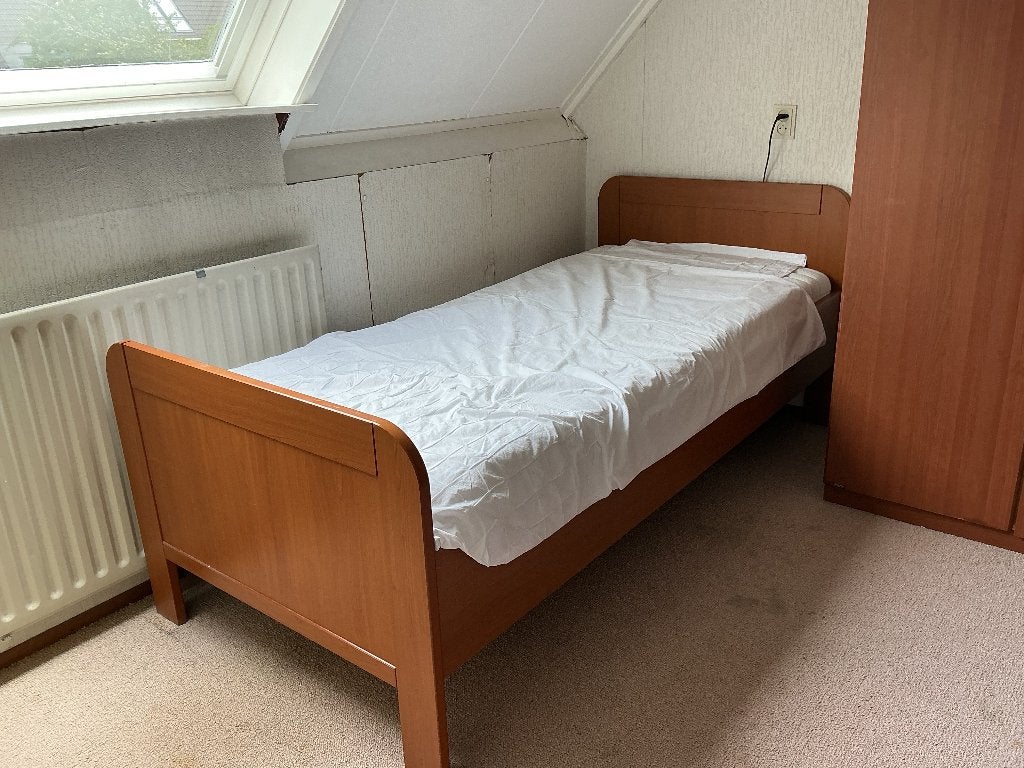Senioren bed en linnenkast, Ophalen, Strak, Gebruikt, 90 cm