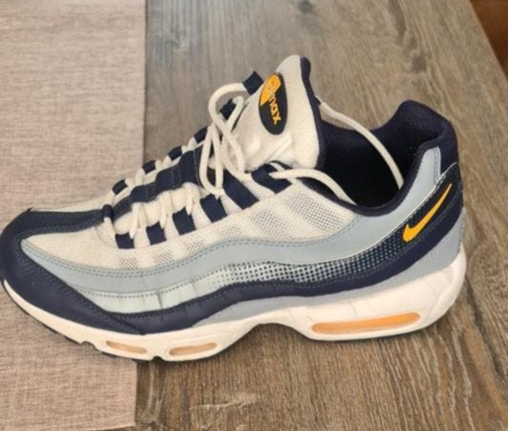 Nike Air Max 95 - Maat 43 - Zo goed als nieuw, Kleding | Heren, Schoenen, Ophalen of Verzenden