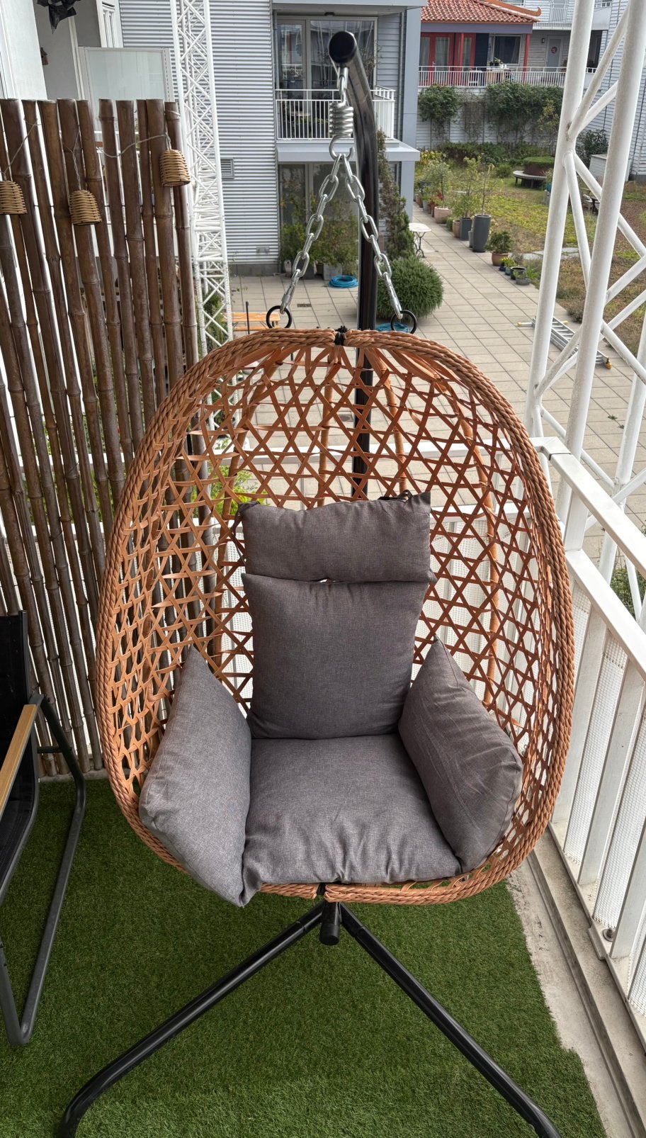 Comfortabele hangstoel met standaard en kussens, Huis en Inrichting, Ophalen, Overige kleuren, Riet of Rotan, Zo goed als nieuw