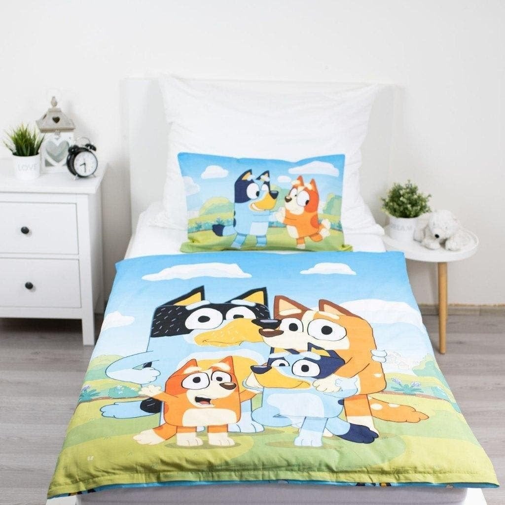 Bluey Baby / Peuter Dekbedovertrek 100 x 135 cm - Katoen, Dekbedovertrek, Nieuw, Ophalen of Verzenden, Dubbelzijdig