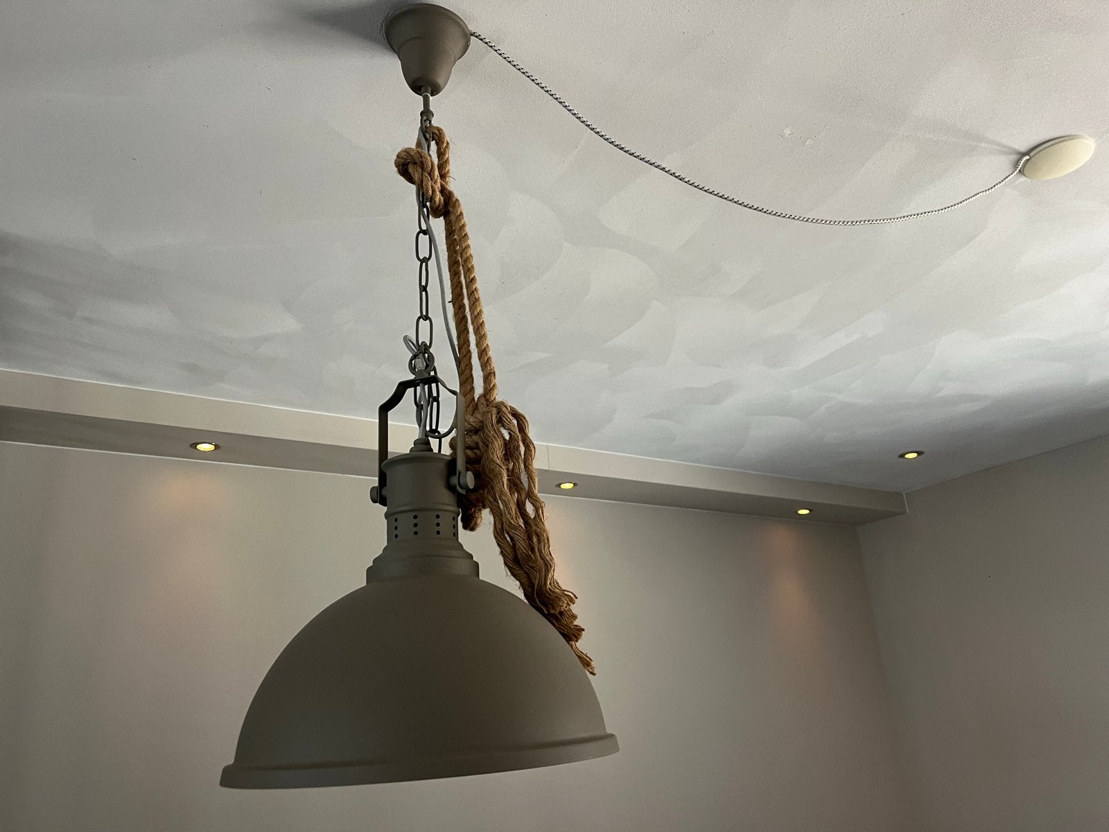 Industriële hanglamp met touw - Grijs, Huis en Inrichting, Lampen | Hanglampen, Ophalen, Gebruikt, Metaal, E27 (groot)