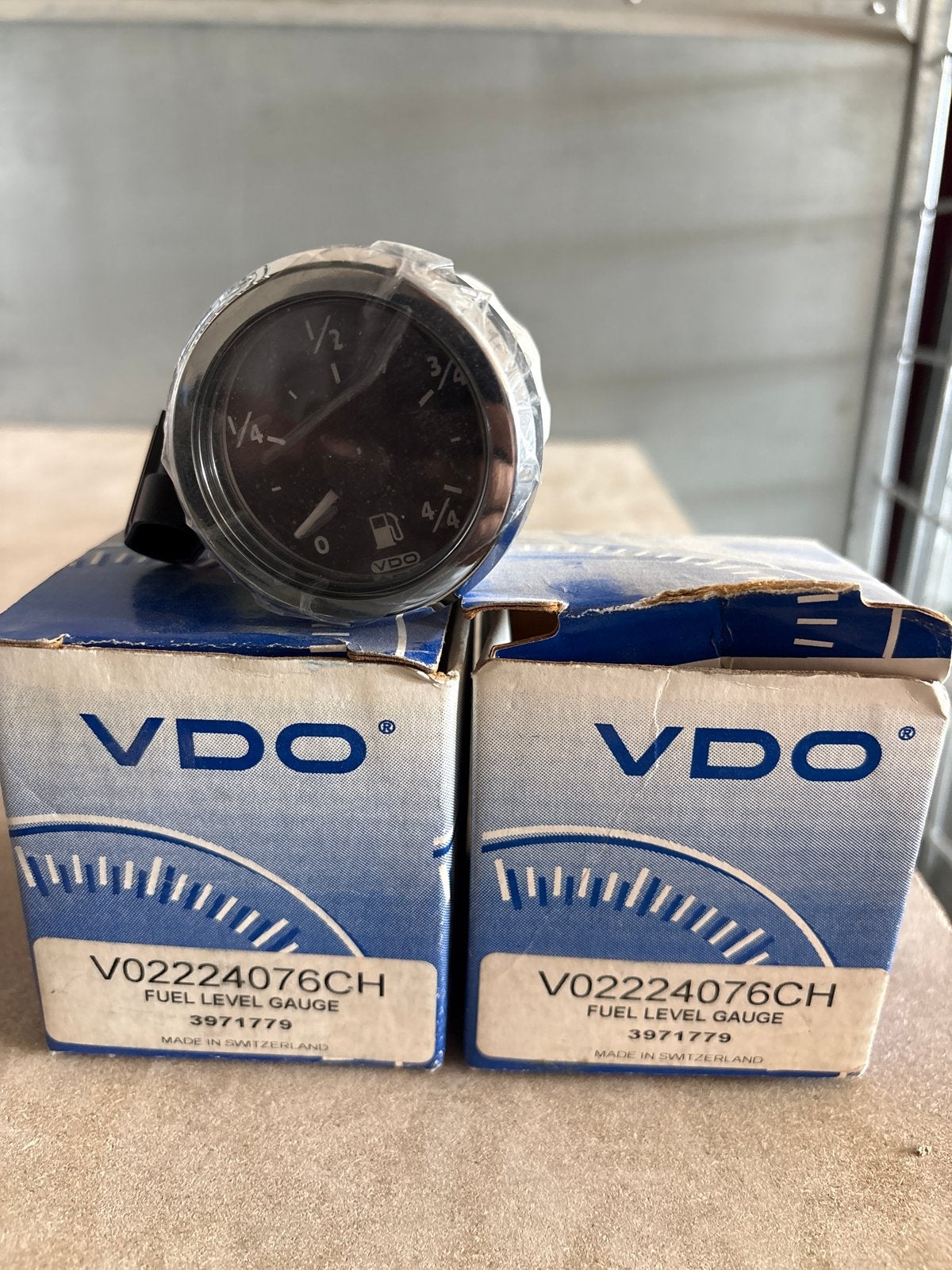 VDO Brandstofmeter V02224076CH - Nieuw in doos, Auto-onderdelen, Ophalen of Verzenden, Nieuw, Universele onderdelen