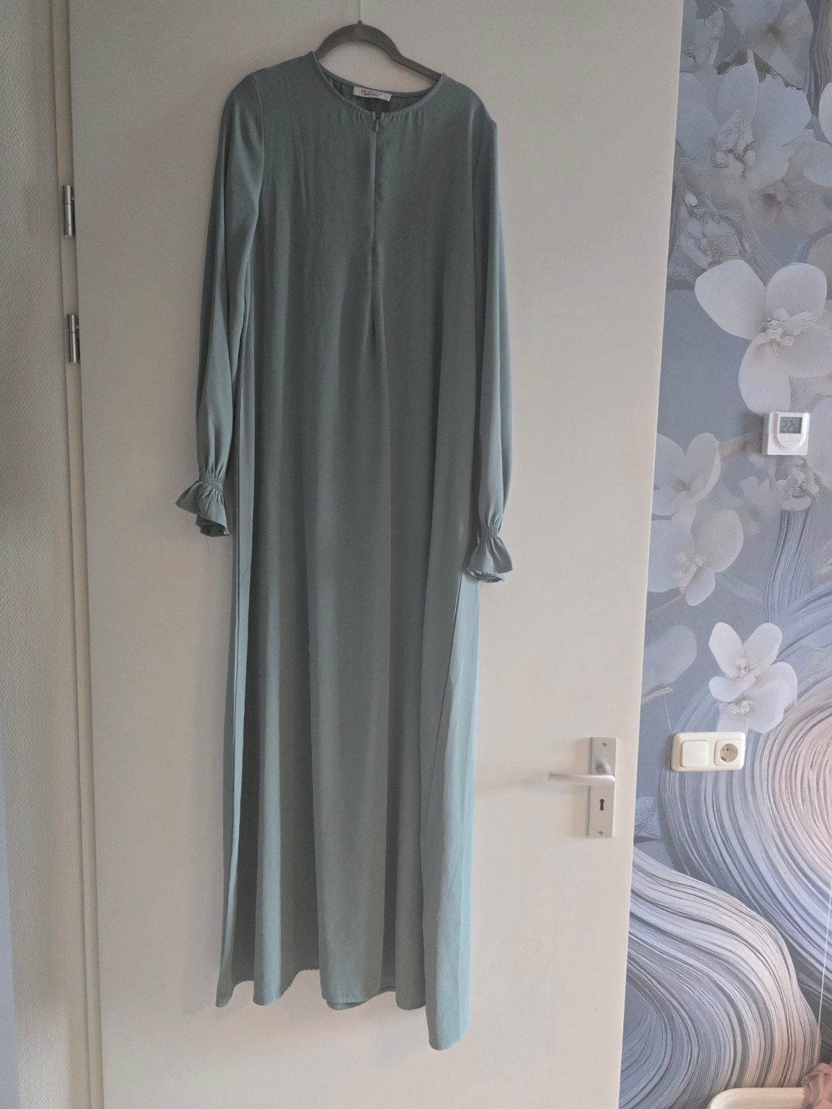 Prachtige splinternieuwe abaya van By Aicha, maat L, By Aicha, Verzenden, Nieuw, Maat 42/44 (L)