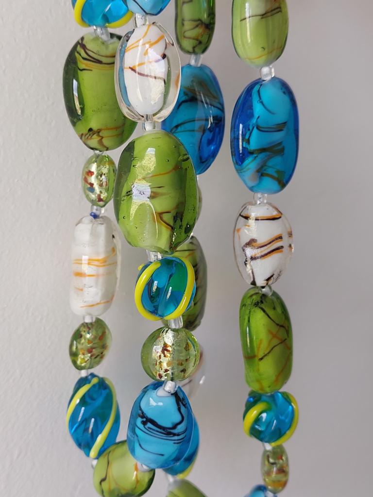 glazen ketting op een elastische band, Ophalen of Verzenden, Overige materialen, Met kristal