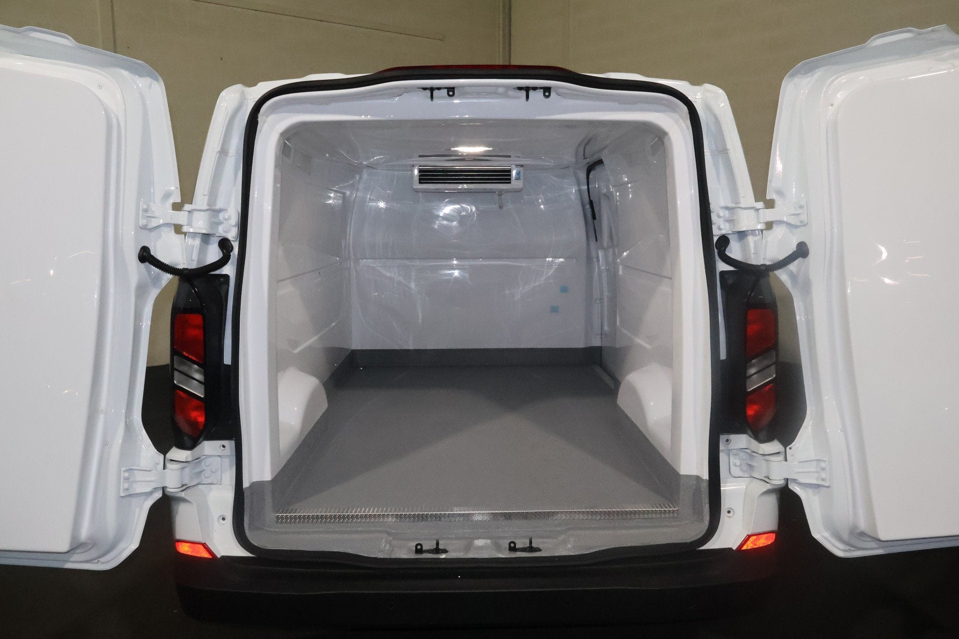 Ford Transit Custom 2.0 TDci 136pk L2 H1 Trend Koelwagen, Auto's, Voorwielaandrijving, Gebruikt, 1836 kg, 4 cilinders