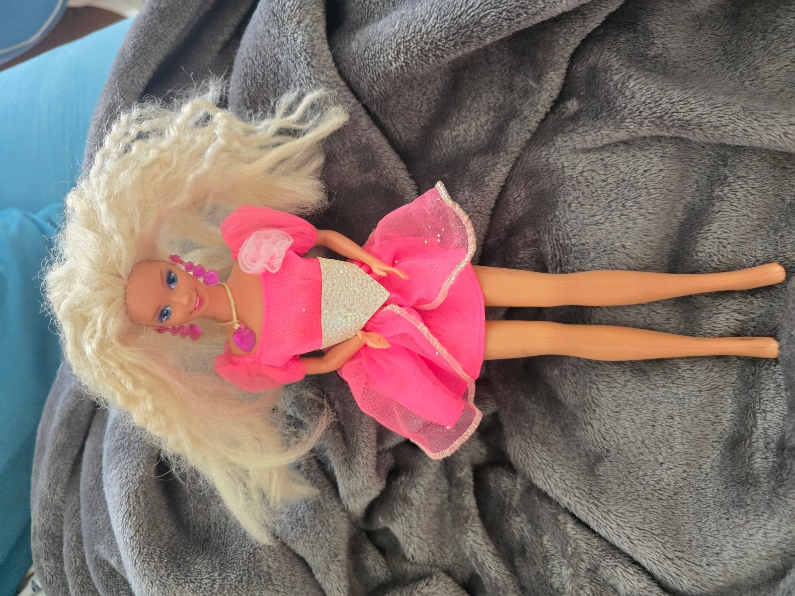 Vintage Barbie pop uit 1975 met roze jurk, Ophalen of Verzenden