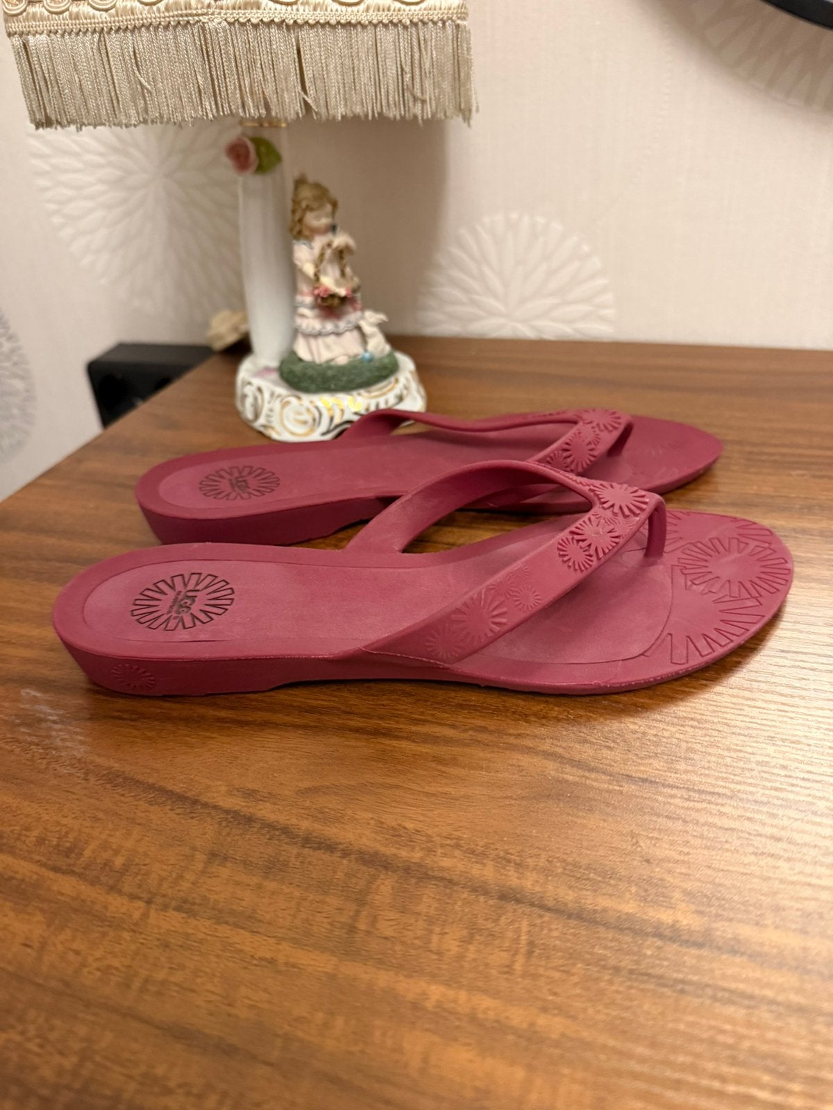 Wijnrode slippers Ugg - nieuw, Slippers, Overige kleuren, Verzenden, Nieuw