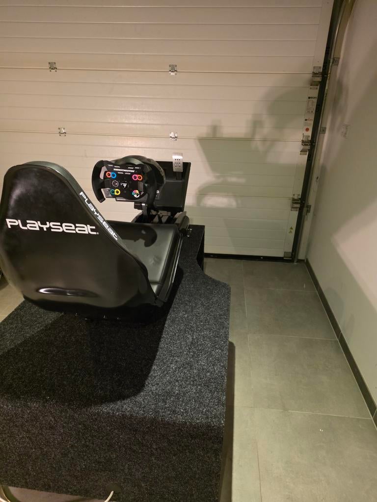 Playseat met Thrustmaster T300RS GT Edition racestuur, Ophalen, 1 speler, Racen en Vliegen, Zo goed als nieuw