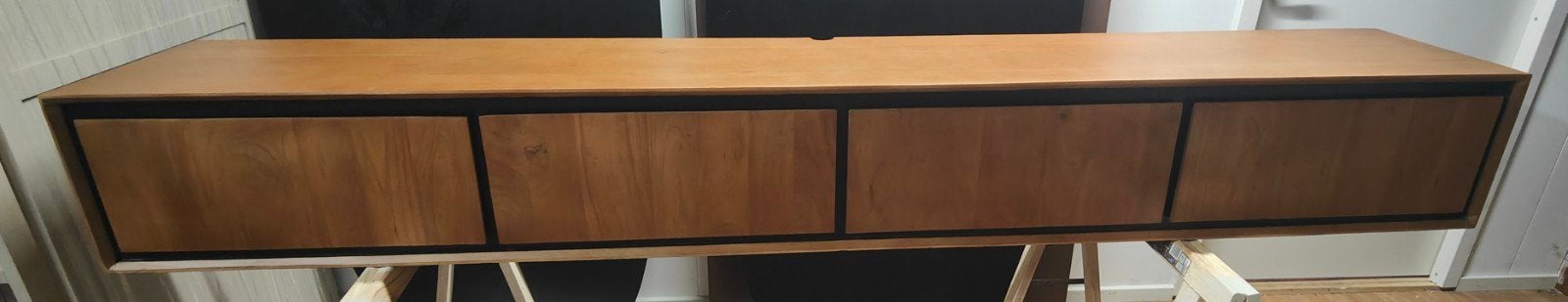 Zwevend tv-meubel Richwood 240 cm mangohout, Huis en Inrichting, Kasten | Televisiemeubels, Info@meubeloutletmeppel.nl, Ophalen of Verzenden