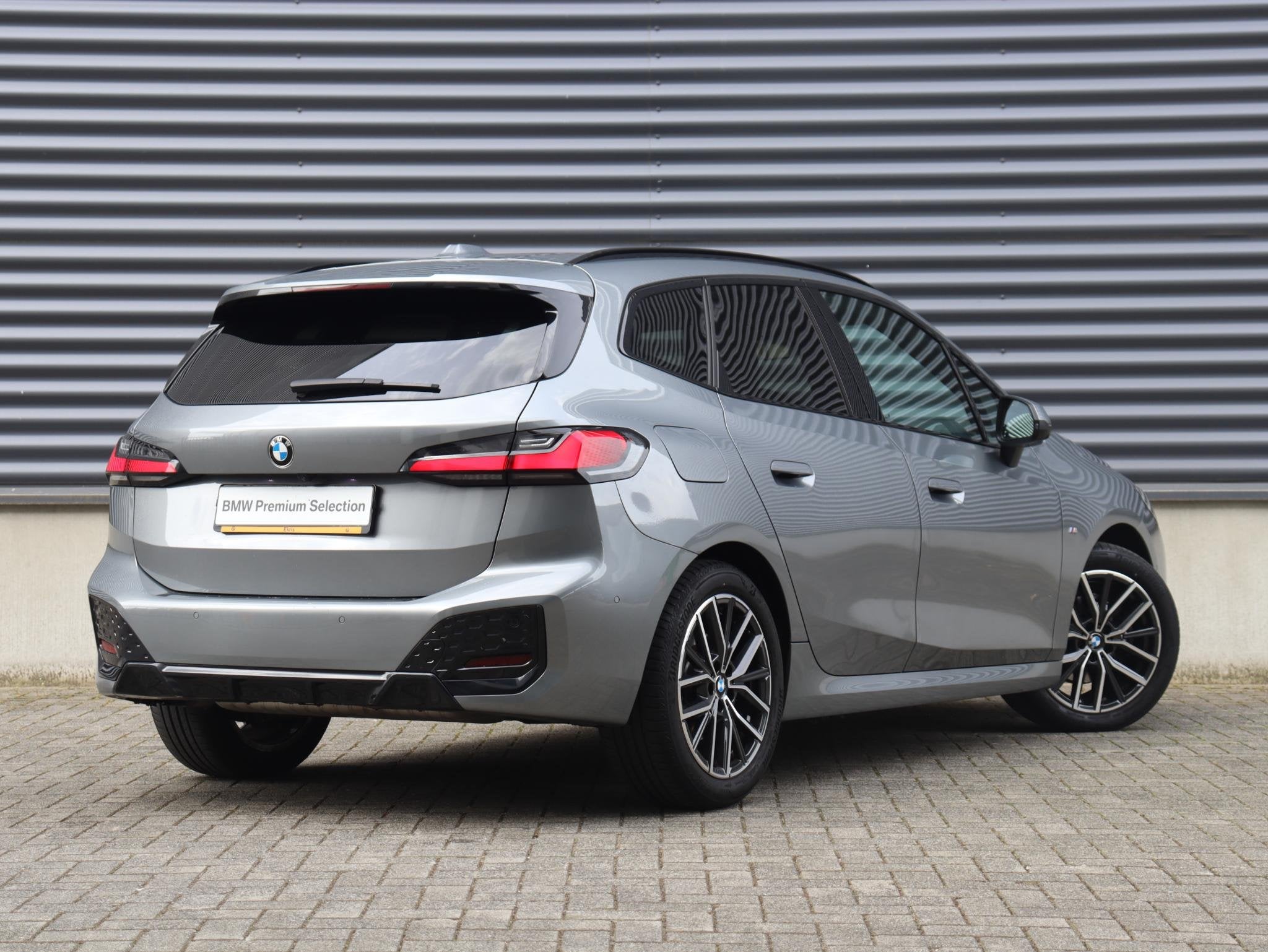 BMW 2 Serie Active Tourer 220i | M Sportpakket | Panodak | T, Auto's, Stof, Met garantie (alle), Origineel Nederlands, Bedrijf