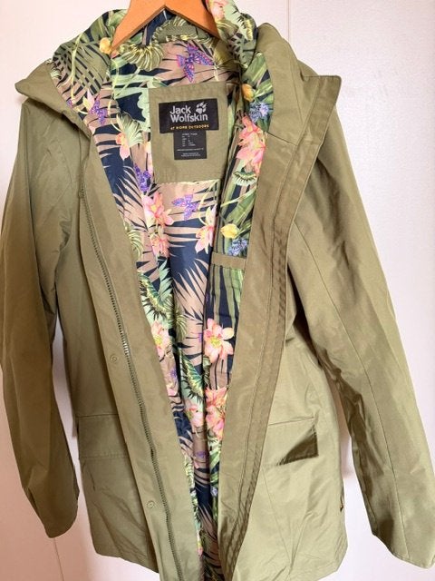 Damesjas parka, M, zachtgroen, Kleding | Dames, Jassen | Zomer, Maat 38/40 (M), Ophalen of Verzenden, Zo goed als nieuw, Jack Wolfskin