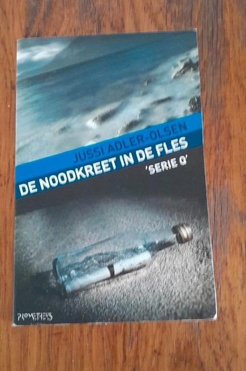 Jussi Adler-Olsen De Noodkreet in de Fles thriller, Ophalen of Verzenden, Gelezen, Jussi Adler-Olsen