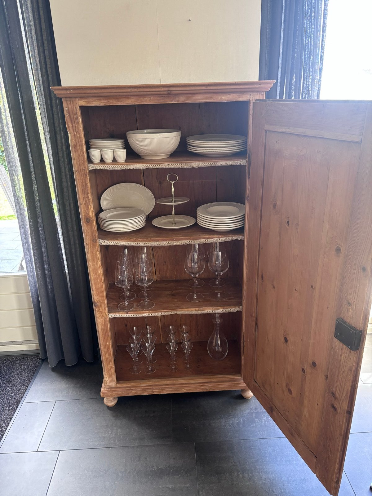 Grenen Biedermeier Kastje, Ophalen