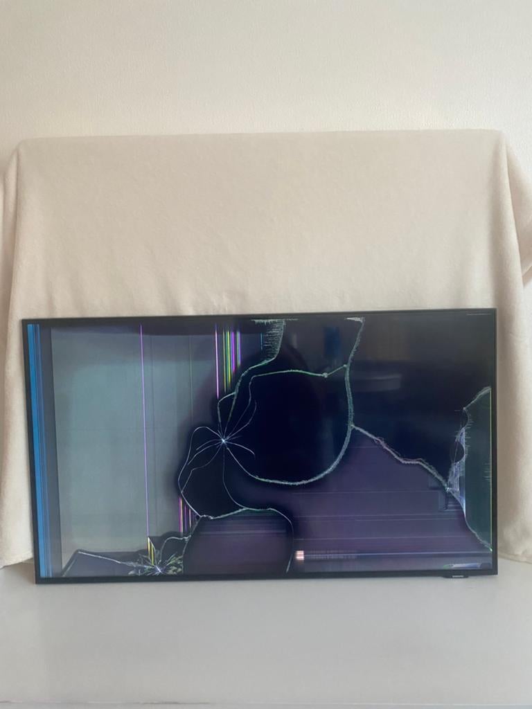 Samsung UE44AU8070-43 inch-4K LED(defect), Ophalen of Verzenden, Niet werkend