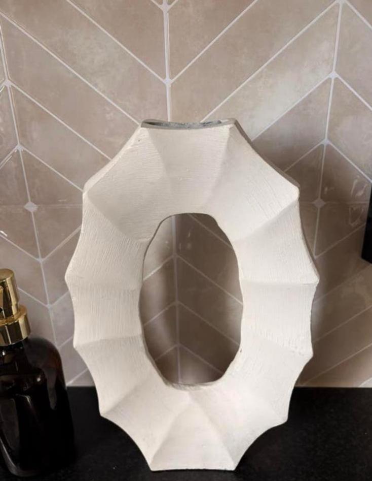 Colmore mooie witte metalen vaas/ornament NIEUW, Overige materialen, Wit, Nieuw, Ophalen of Verzenden