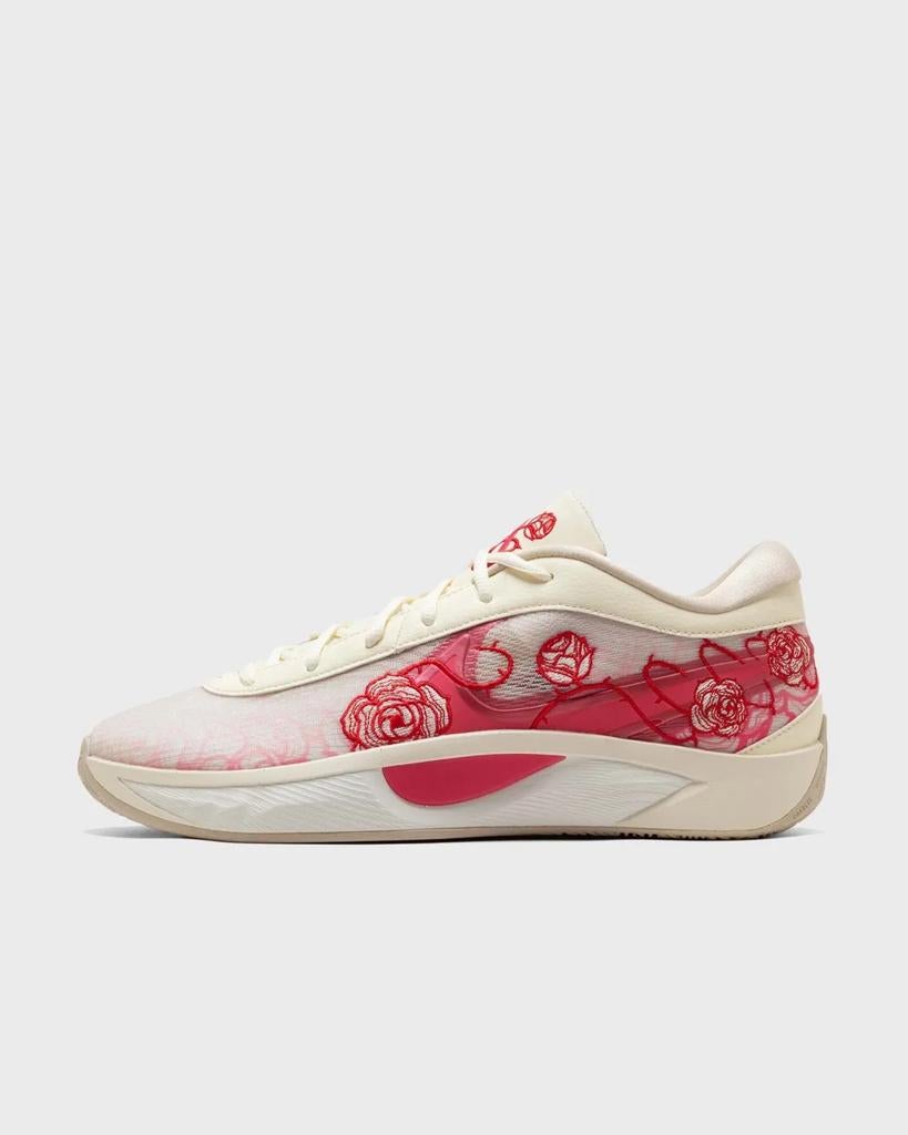 NIKE GIANNIS FREAK 6
Maat 42,5, Ophalen of Verzenden, Zo goed als nieuw