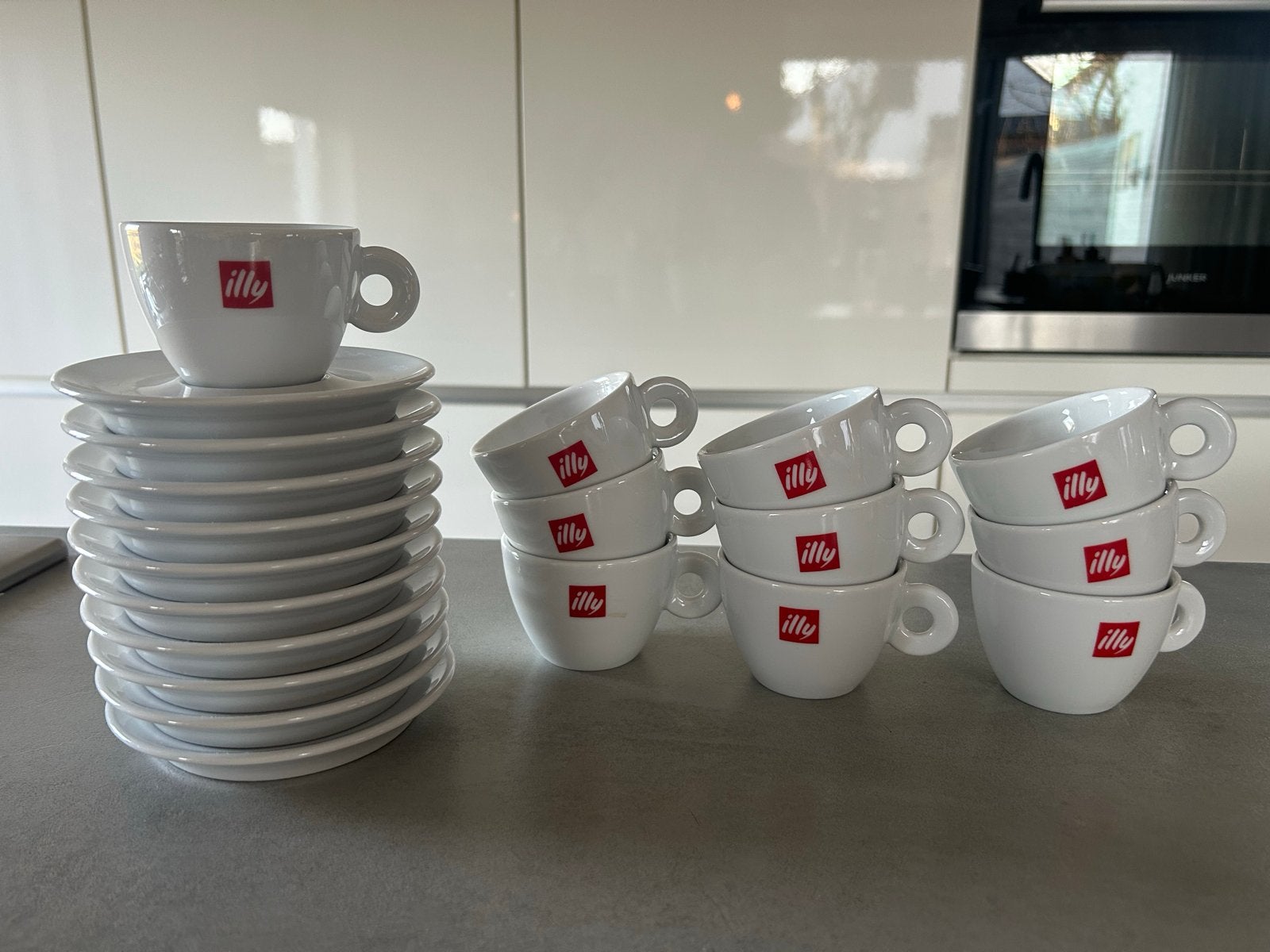 Illy koffiekopjes met schotels - set van 10, Huis en Inrichting, Keuken | Servies, Ophalen, Zo goed als nieuw, Overige stijlen