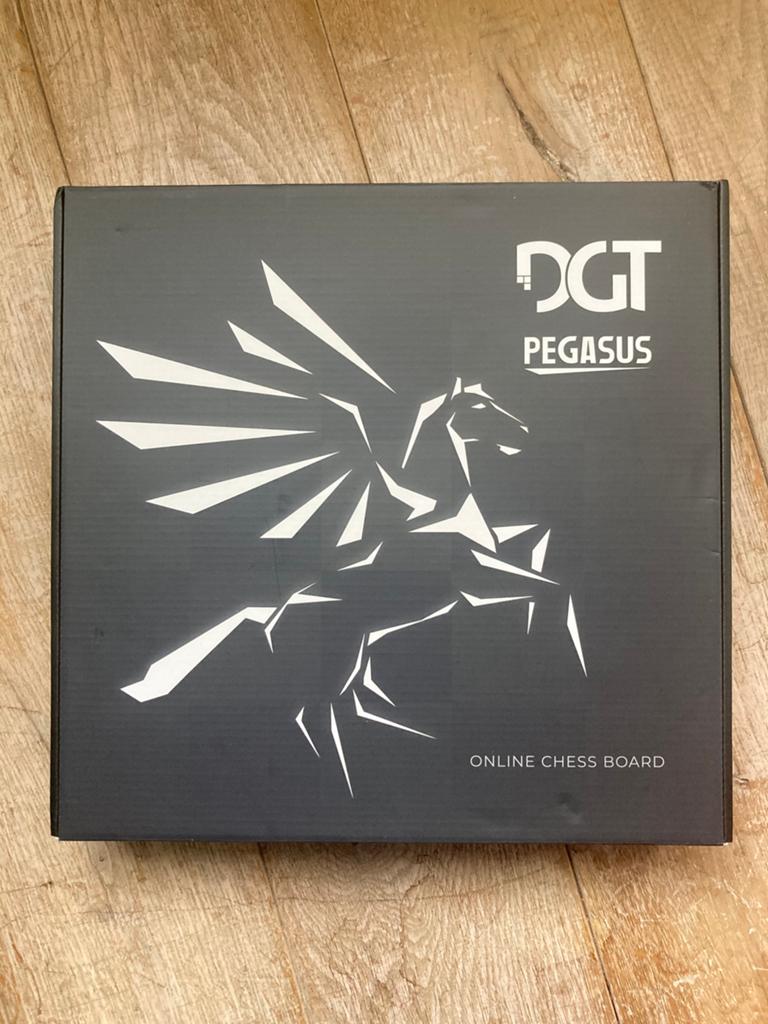 NIEUW!! DGT Pegasus online chess board | online schaakboord, Hobby en Vrije tijd, Ophalen of Verzenden, Minder dan 500 stukjes
